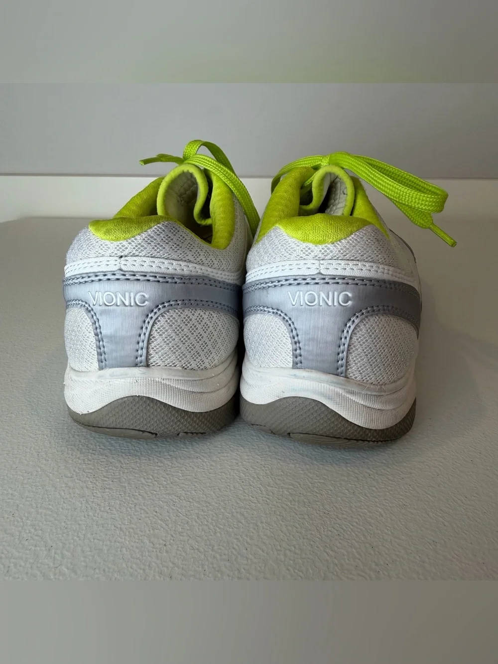 Vionic White Green Comfort Venture Walking Sneakers Size 9.5